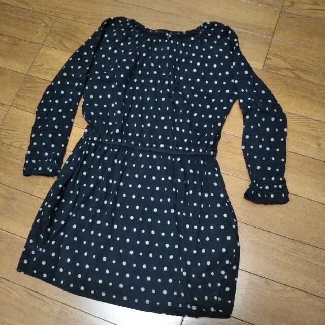 UNIQLO(ユニクロ)のユニクロ　水玉ワンピース　110 キッズ/ベビー/マタニティのキッズ服女の子用(90cm~)(ワンピース)の商品写真