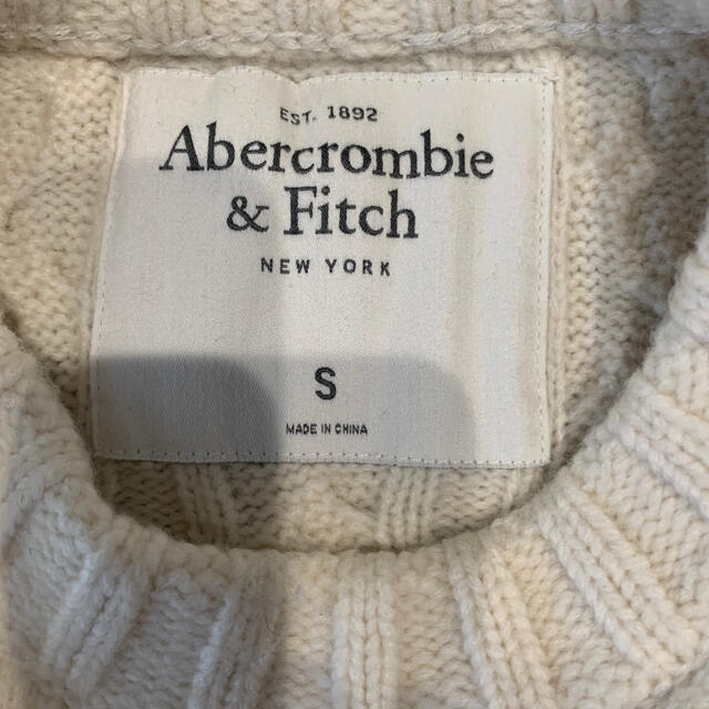 Abercrombie&Fitch(アバクロンビーアンドフィッチ)の値下げ　アバクロセーター白　USサイズS メンズのトップス(ニット/セーター)の商品写真
