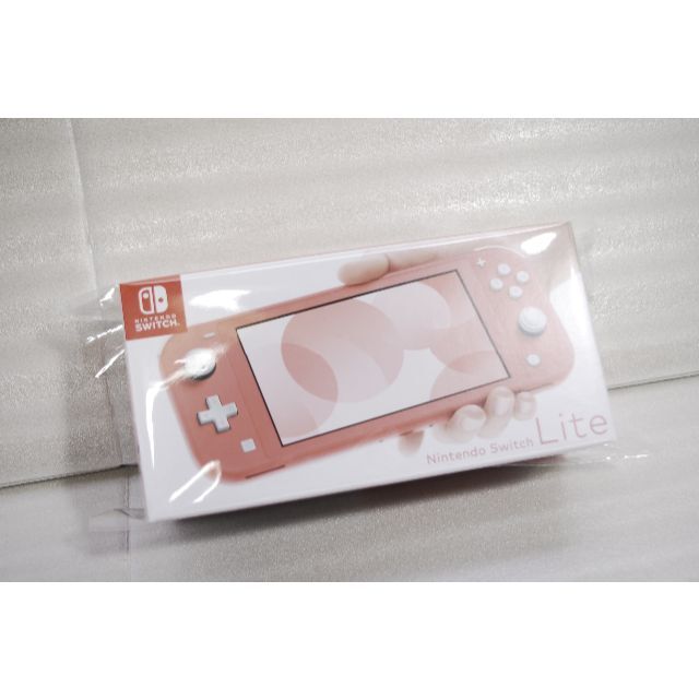 【最終価格】Nintendo Switch Lite コーラル【日本正規版】 エンタメ/ホビーのゲームソフト/ゲーム機本体(携帯用ゲーム機本体)の商品写真