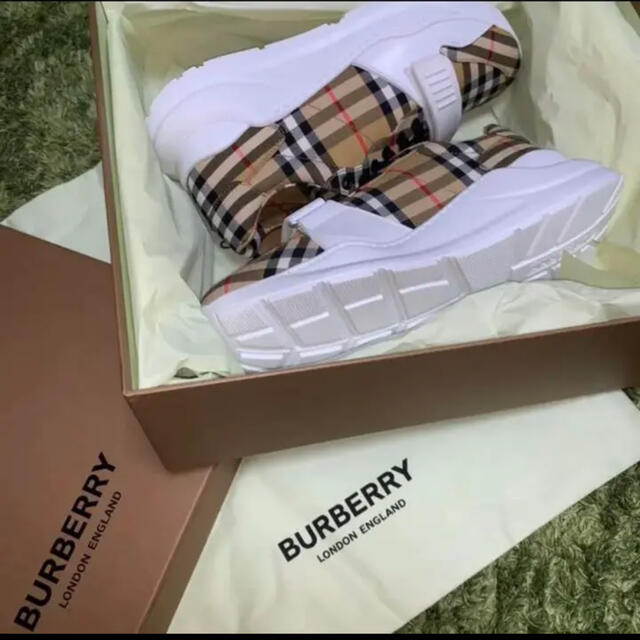 ちゃぼ様専用 BURBERRY スニーカー 最大15%OFFクーポン www.synple.fr