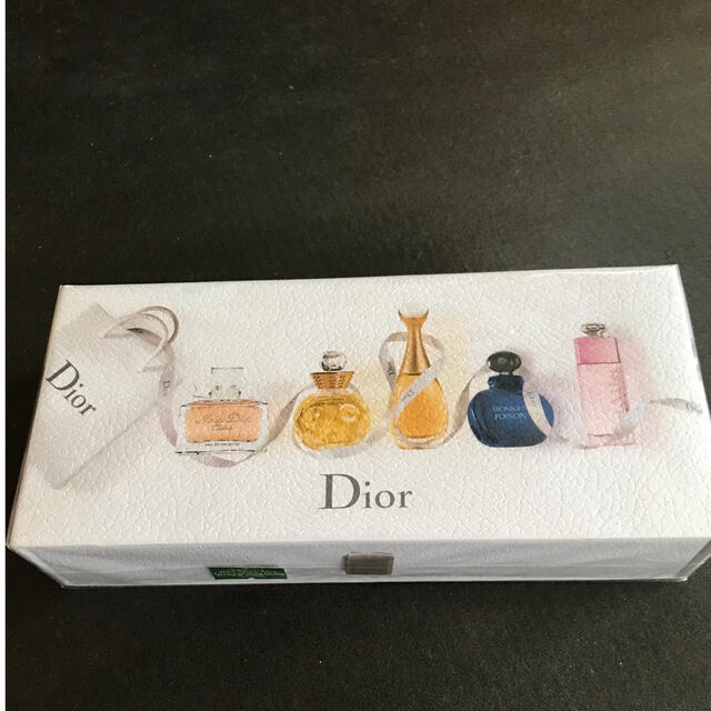 Christian Dior(クリスチャンディオール)の新品未開封　Dior ミニ香水セット コスメ/美容の香水(香水(女性用))の商品写真