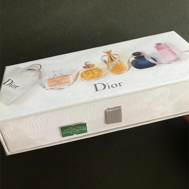 Christian Dior(クリスチャンディオール)の新品未開封　Dior ミニ香水セット コスメ/美容の香水(香水(女性用))の商品写真