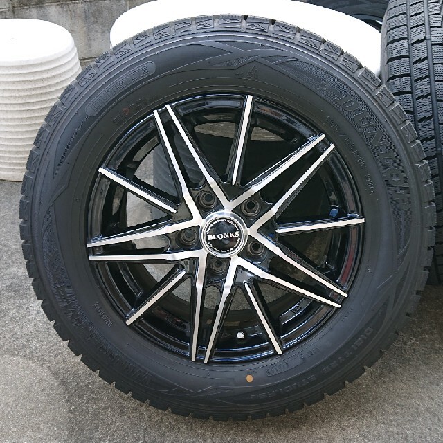 DUNLOP(ダンロップ)のダンロップ WINTER MAXX WM01 195/65R15  X1618 自動車/バイクの自動車(タイヤ・ホイールセット)の商品写真