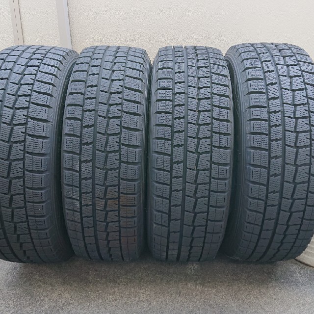 DUNLOP(ダンロップ)のダンロップ WINTER MAXX WM01 195/65R15  X1618 自動車/バイクの自動車(タイヤ・ホイールセット)の商品写真