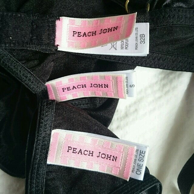 PEACH JOHN(ピーチジョン)のても 様専用 ハートブラ3点セット黒 レディースの下着/アンダーウェア(ブラ&ショーツセット)の商品写真