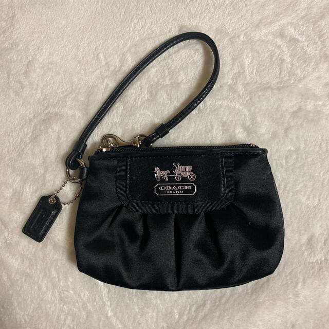 COACH(コーチ)の新年セール　新品　COACH ポーチ　小物入れ レディースのファッション小物(ポーチ)の商品写真