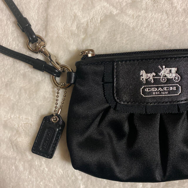 COACH(コーチ)の新年セール　新品　COACH ポーチ　小物入れ レディースのファッション小物(ポーチ)の商品写真