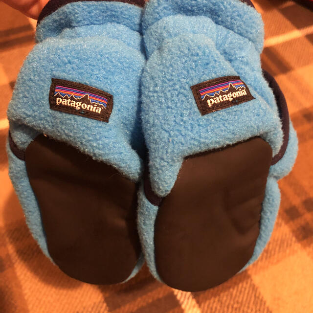 patagonia(パタゴニア)のパタゴニア ベビー 靴 スリッパ 水色 キッズ/ベビー/マタニティのベビー靴/シューズ(~14cm)(その他)の商品写真