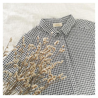ダブルクローゼット(w closet)のギンガムチェック shirt (シャツ/ブラウス(半袖/袖なし))