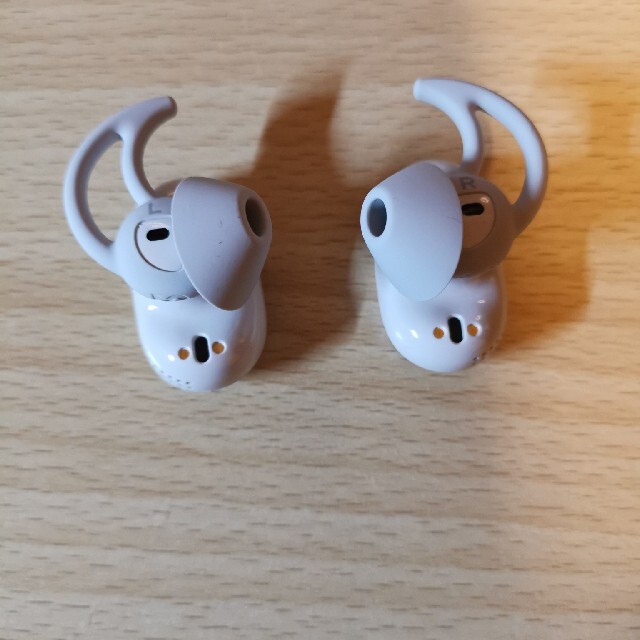 BOSE(ボーズ)のBose QuietComfort Earbuds ソープストーン スマホ/家電/カメラのオーディオ機器(ヘッドフォン/イヤフォン)の商品写真