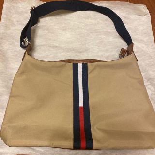 トミーヒルフィガー(TOMMY HILFIGER)の【最終値下げ】トミーヒルフィガー　ロゴ　ハンドバッグ(ハンドバッグ)