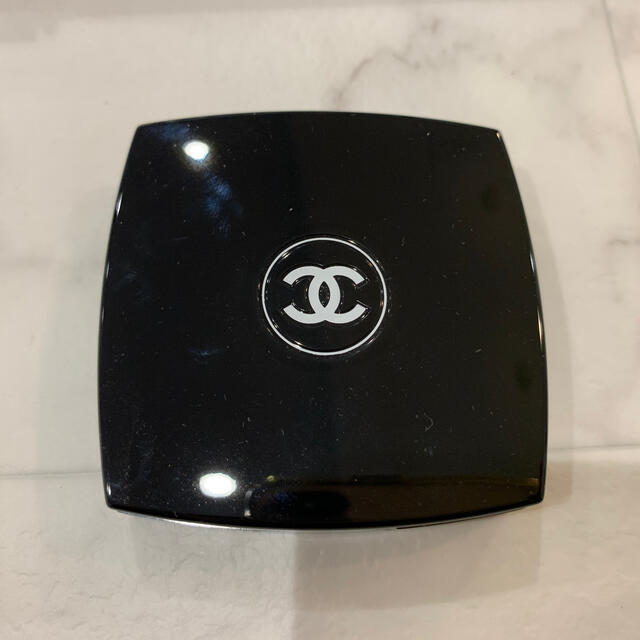 CHANEL(シャネル)のかみ♡さま専用　シャネル　ジュコントゥラスト　69 フルールドゥロテュス コスメ/美容のベースメイク/化粧品(チーク)の商品写真