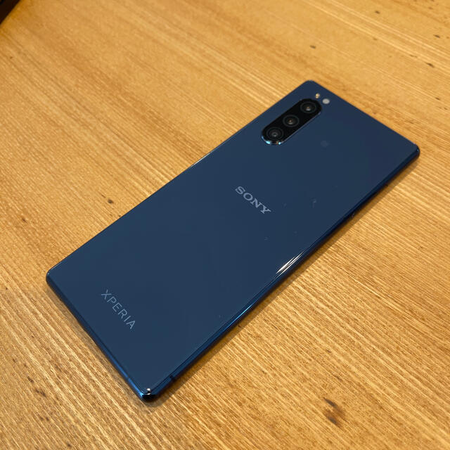 SONY(ソニー)の【美品】SONY Xperia5 ブルー 国内版SIMフリー（J9260） スマホ/家電/カメラのスマートフォン/携帯電話(スマートフォン本体)の商品写真