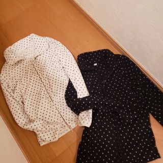 シマムラ(しまむら)の修正　２点UNIQLOﾕﾆｸﾛﾌﾘｰｽｼﾞｬｹｯﾄ白黒Lﾄﾞｯﾄ(ニット/セーター)