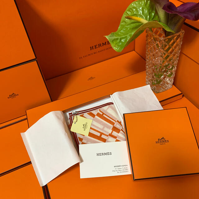 Hermes(エルメス)のエルメス　ハンカチ　オレンジ レディースのファッション小物(ハンカチ)の商品写真