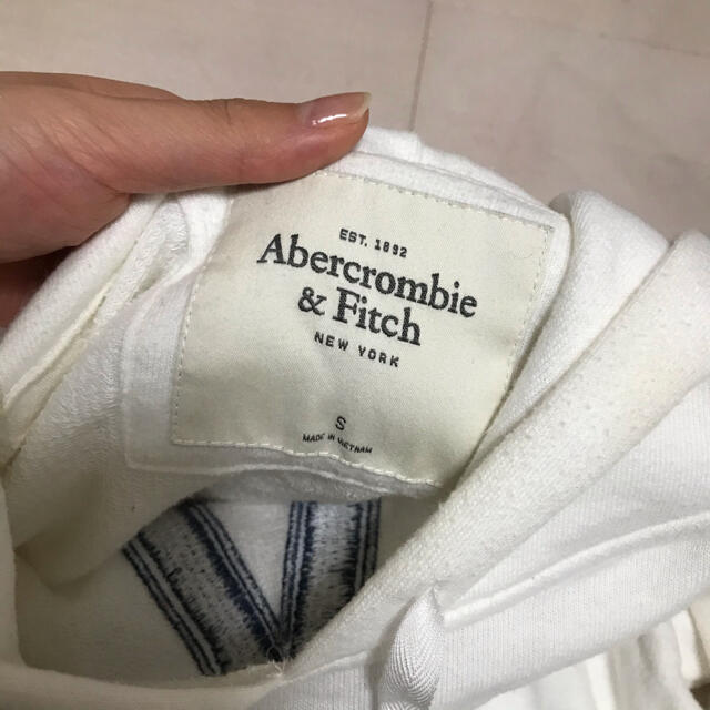 Abercrombie&Fitch(アバクロンビーアンドフィッチ)のアバークロンビーアンドフィッチ　パーカー レディースのトップス(パーカー)の商品写真