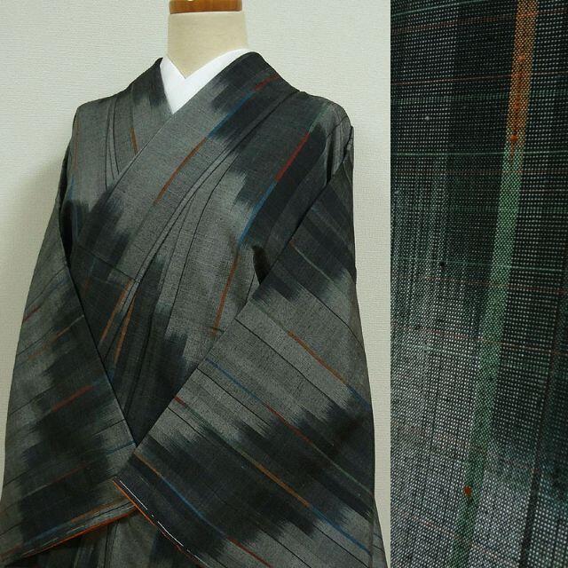 灰色と黒のぼかし織りに縦縞　紬調 レディースの水着/浴衣(着物)の商品写真