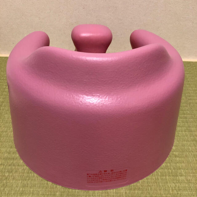 Bumbo(バンボ)のベビーチェア　バンボ　ピンク キッズ/ベビー/マタニティのキッズ/ベビー/マタニティ その他(その他)の商品写真