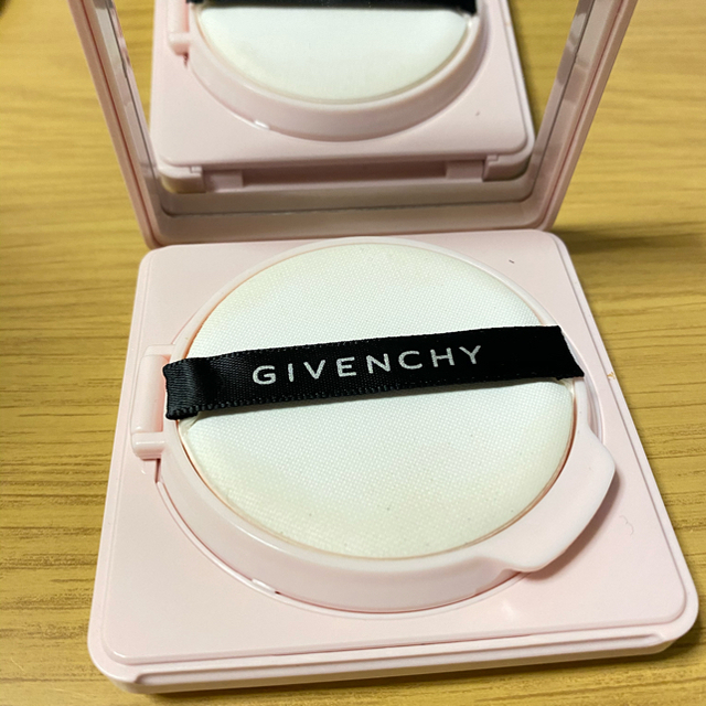 <最終値下げ>GIVENCHY ランタンポレル ブロッサム クリーム コンパクト