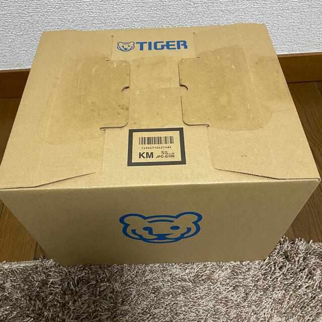 TIGER(タイガー)の【新品】タイガー 圧力IH 炊飯器 5.5合 JPC-G100 モスブラック スマホ/家電/カメラの調理家電(炊飯器)の商品写真