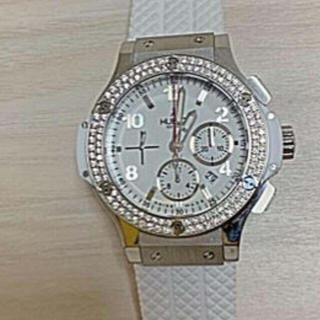 HUBLOT(ウブロ)のダイヤベゼル ホワイトセラミック メンズの時計(腕時計(アナログ))の商品写真