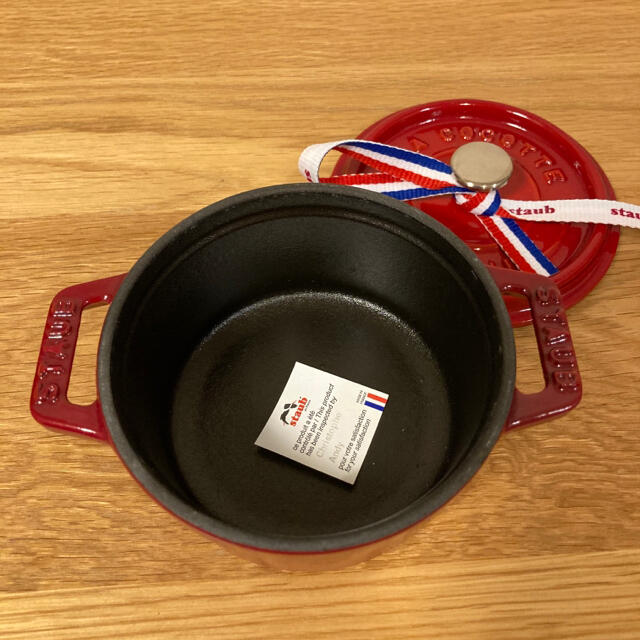 STAUB(ストウブ)の【新品/未使用】♪さん専用　ストウブ ミニココット ラウンド 10cm インテリア/住まい/日用品のキッチン/食器(鍋/フライパン)の商品写真