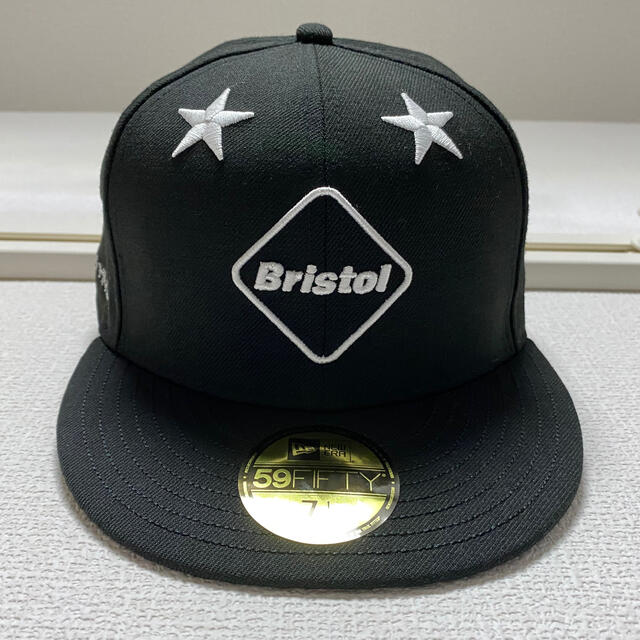 F.C.R.B.(エフシーアールビー)のF.C.Real Bristol NEW ERA 100TH  7 1/2 新品 メンズの帽子(キャップ)の商品写真