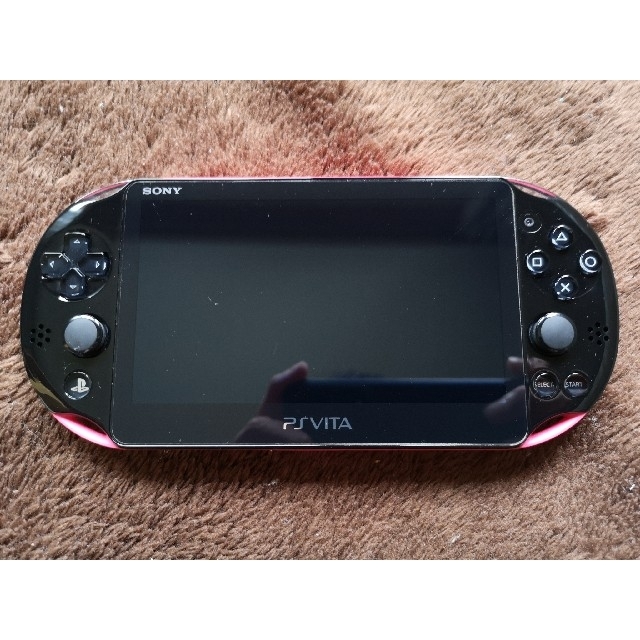 PlayStation Vita(プレイステーションヴィータ)のpsvita 本体 メモリーカード8GB FF10ソフト付き エンタメ/ホビーのゲームソフト/ゲーム機本体(携帯用ゲーム機本体)の商品写真