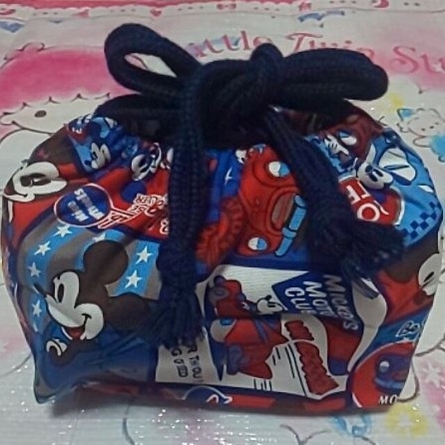 Disney(ディズニー)のミッキー柄 ランチ袋 キッズ/ベビー/マタニティのこども用バッグ(ランチボックス巾着)の商品写真