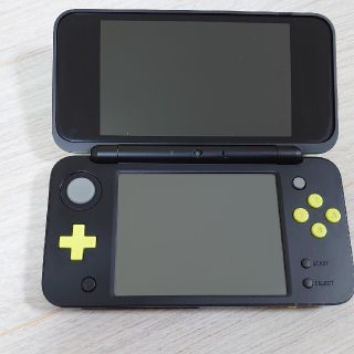 ニンテンドー2DS(ニンテンドー2DS)のニンテンドー　2DS LL 本体　ブラック×ライムグリーン(携帯用ゲーム機本体)