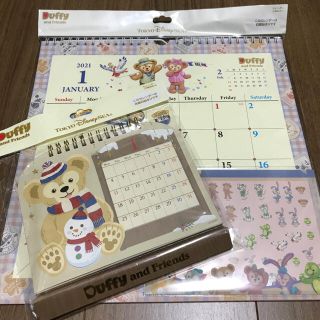 ディズニー(Disney)の【新品】ディズニー　ダッフィー　カレンダー　2021 壁掛け&卓上　セット売り(カレンダー/スケジュール)