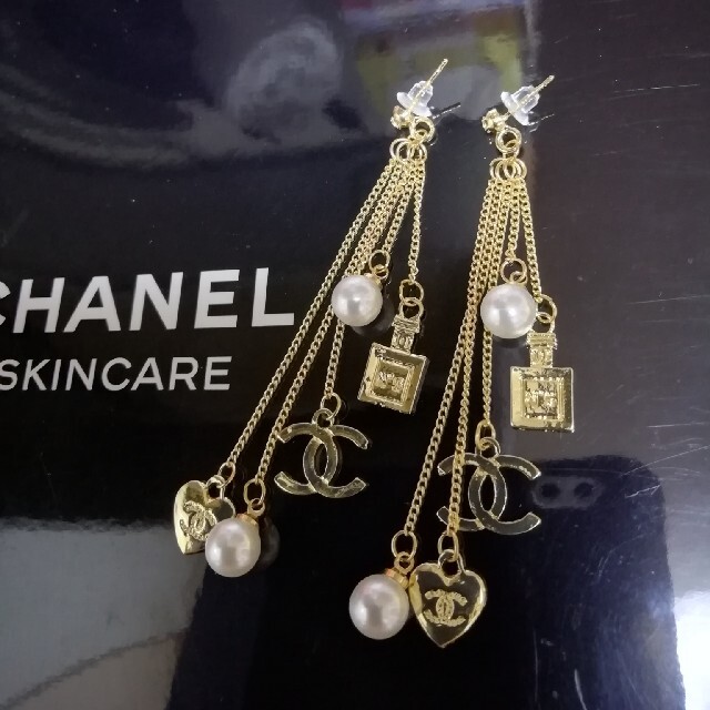 CHANEL(シャネル)のCHANEL　シャネル　ピアス　ノベルティ レディースのアクセサリー(ピアス)の商品写真