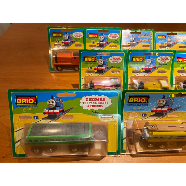 BRIO(ブリオ)の新品未開封◆貴重◆ BRIO ブリオの機関車トーマス 11種セット！ キッズ/ベビー/マタニティのおもちゃ(電車のおもちゃ/車)の商品写真