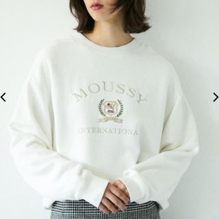 MOUSSY　刺繍ロゴトレーナー