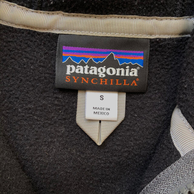patagonia(パタゴニア)のパタゴニア　フリース　シンチラフーディ　ブラック メンズのトップス(パーカー)の商品写真