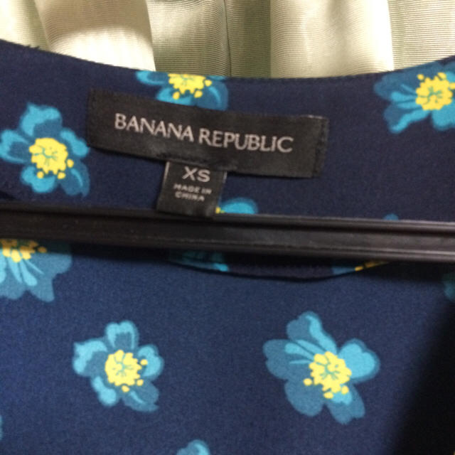 Banana Republic(バナナリパブリック)のバナリパ 小花柄ノースリーブブラウス レディースのトップス(シャツ/ブラウス(半袖/袖なし))の商品写真