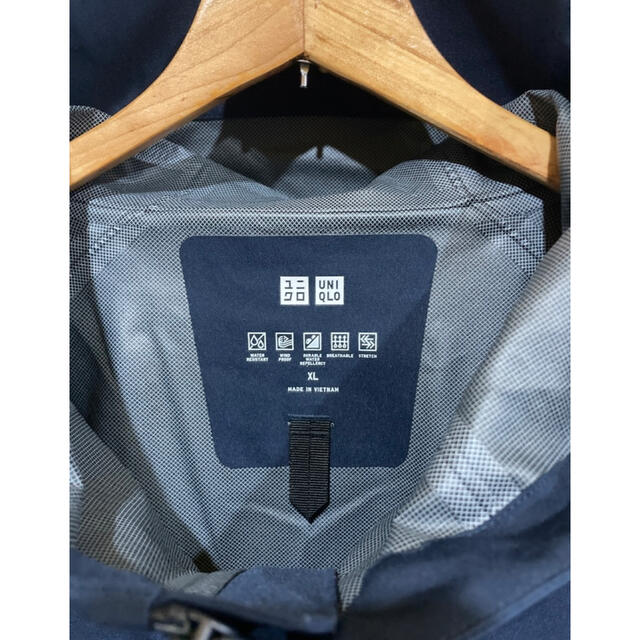 UNIQLO(ユニクロ)のユニクロ ブロックテックジャケット ネイビーXL メンズのジャケット/アウター(マウンテンパーカー)の商品写真