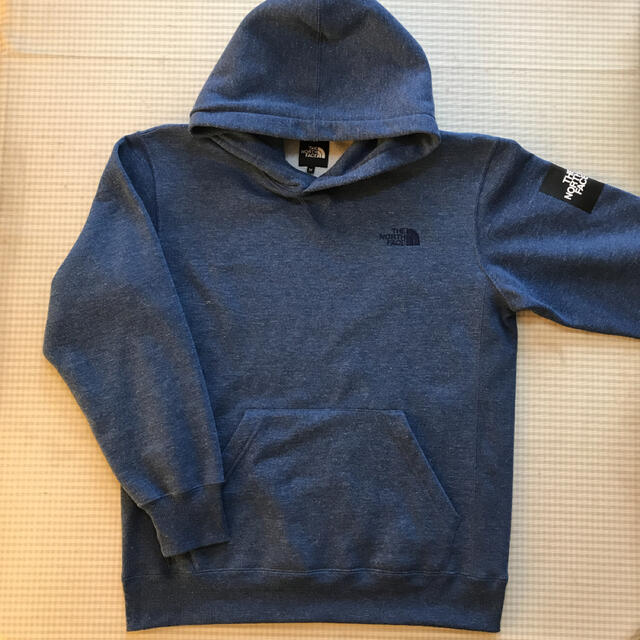 THE NORTH FACE(ザノースフェイス)のパーカー　ザノースフェイス　スクエアロゴフーディ メンズのトップス(パーカー)の商品写真