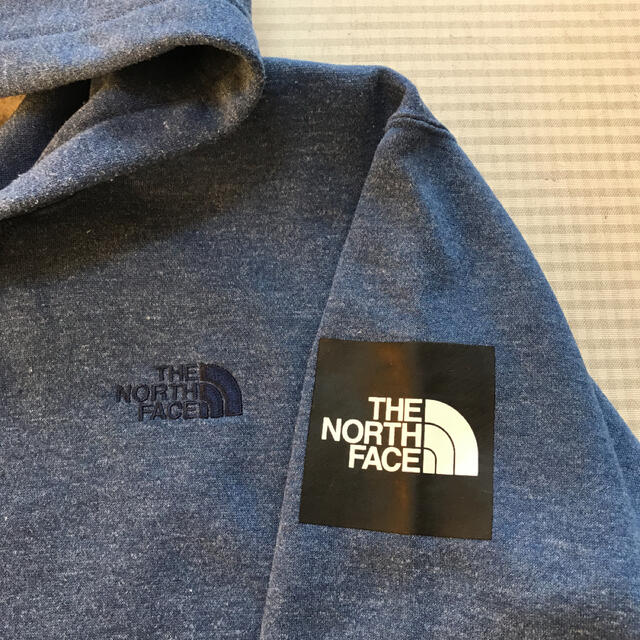 THE NORTH FACE(ザノースフェイス)のパーカー　ザノースフェイス　スクエアロゴフーディ メンズのトップス(パーカー)の商品写真