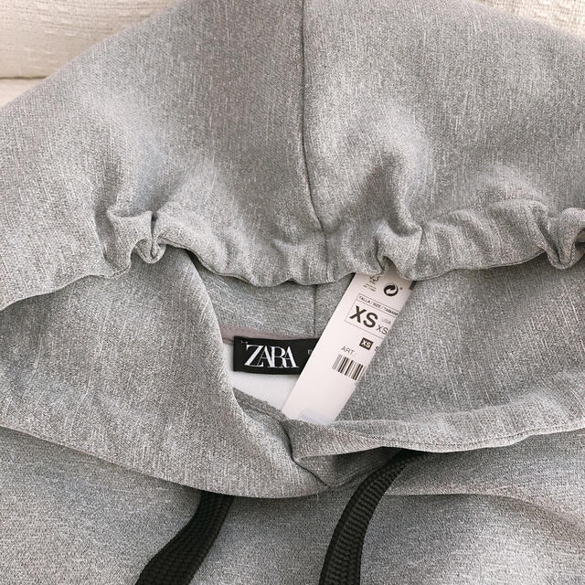 ZARA(ザラ)の【173ikottie様専用】新品タグ付 ZARA オーバーサイズフーディ XS レディースのトップス(パーカー)の商品写真