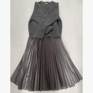 ザラ(ZARA)の☆ZARA☆サテンプリーツスカート☆グレー☆XS☆(ロングスカート)