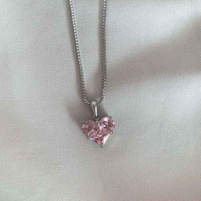 Lochie(ロキエ)のpink heart necklace ハンドメイドのアクセサリー(ネックレス)の商品写真