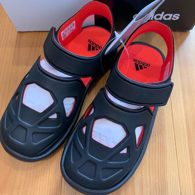 adidas(アディダス)の新品☆アディダス サンダル キッズ/ベビー/マタニティのキッズ靴/シューズ(15cm~)(サンダル)の商品写真