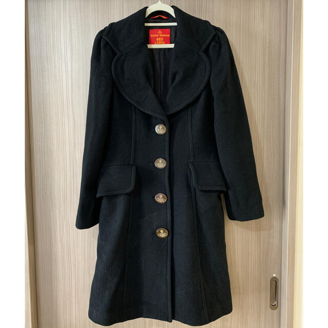 Vivienne Westwood(ヴィヴィアンウエストウッド)のヴィヴィアンウエストウッド　ブラック　ウールコート　予備ボタン付き レディースのジャケット/アウター(ロングコート)の商品写真