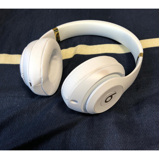 ヘッドフォン/イヤフォンbeats studio3 wireless ヘッドホン　White