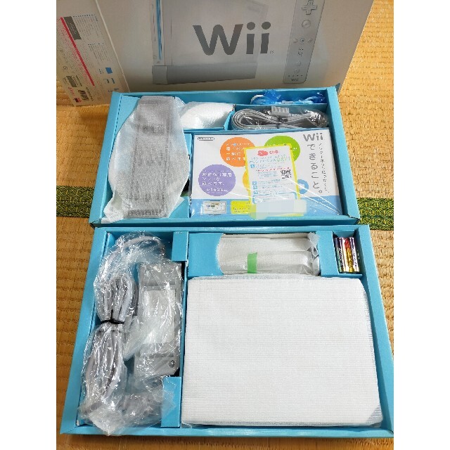 Wii(ウィー)の本体新品未使用:Nintendo Wii RVL-S-WD 本体 エンタメ/ホビーのゲームソフト/ゲーム機本体(家庭用ゲーム機本体)の商品写真