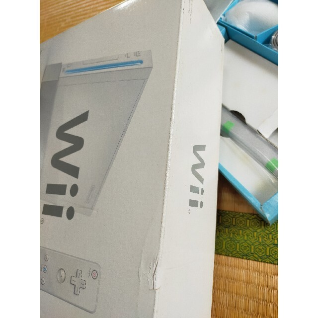 Wii(ウィー)の本体新品未使用:Nintendo Wii RVL-S-WD 本体 エンタメ/ホビーのゲームソフト/ゲーム機本体(家庭用ゲーム機本体)の商品写真