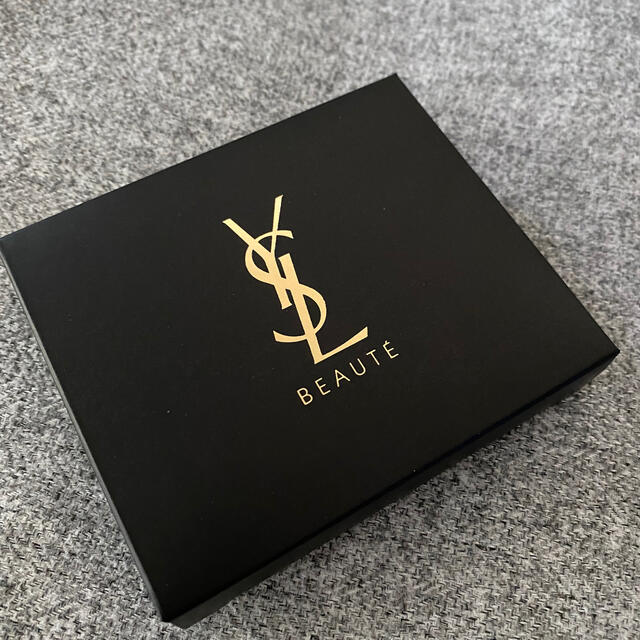 Yves Saint Laurent Beaute(イヴサンローランボーテ)のイヴサンローラン ブレスレット レディースのアクセサリー(ブレスレット/バングル)の商品写真