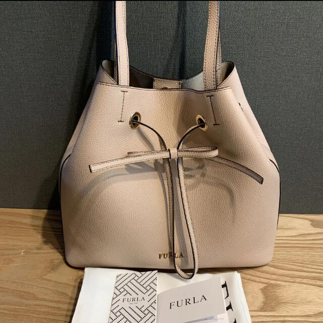 Furla(フルラ)のフルラ　新作　美品　2way 巾着バッグ　ショルダーバック　新色 レディースのバッグ(ショルダーバッグ)の商品写真