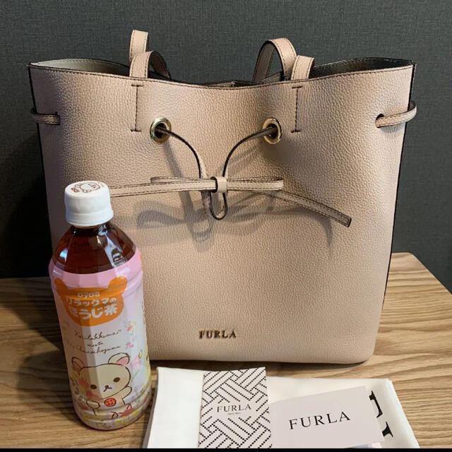 Furla(フルラ)のフルラ　新作　美品　2way 巾着バッグ　ショルダーバック　新色 レディースのバッグ(ショルダーバッグ)の商品写真